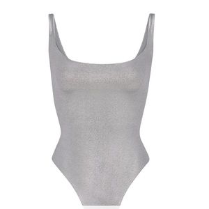 SKIMS -NWT fits everybody square neck body suit